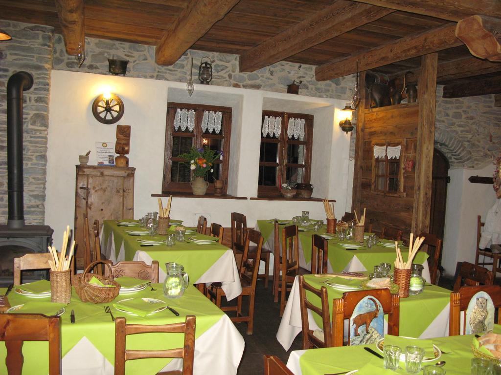 Agriturismo Barba Gust Cesana Torinese Buitenkant foto