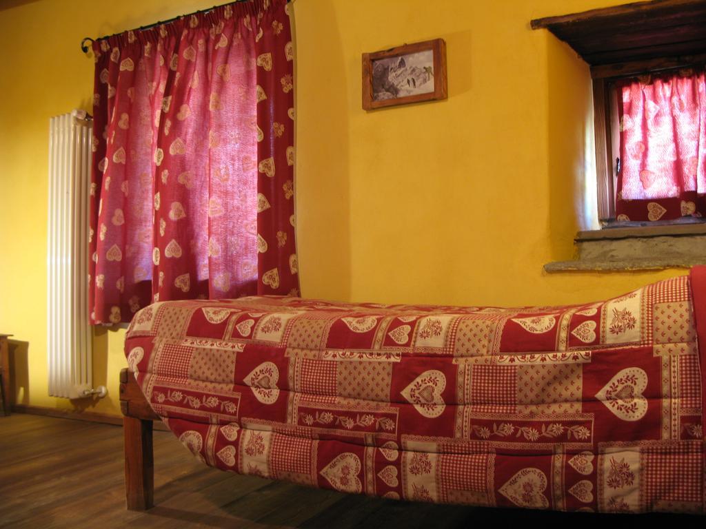 Agriturismo Barba Gust Cesana Torinese Buitenkant foto